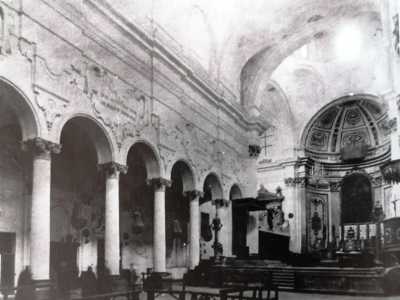 ...una seconda volta quando, all�inizio del 900, si decise di restituire ai due edifici l�aspetto romanico. Un�operazione quest�ultima che comport� non soltanto la rimozione delle opere barocche (pure quelle di pregio), ma anche l�aggiunta di nuovi elementi che �reinventarono� l�aspetto medievale della chiesa